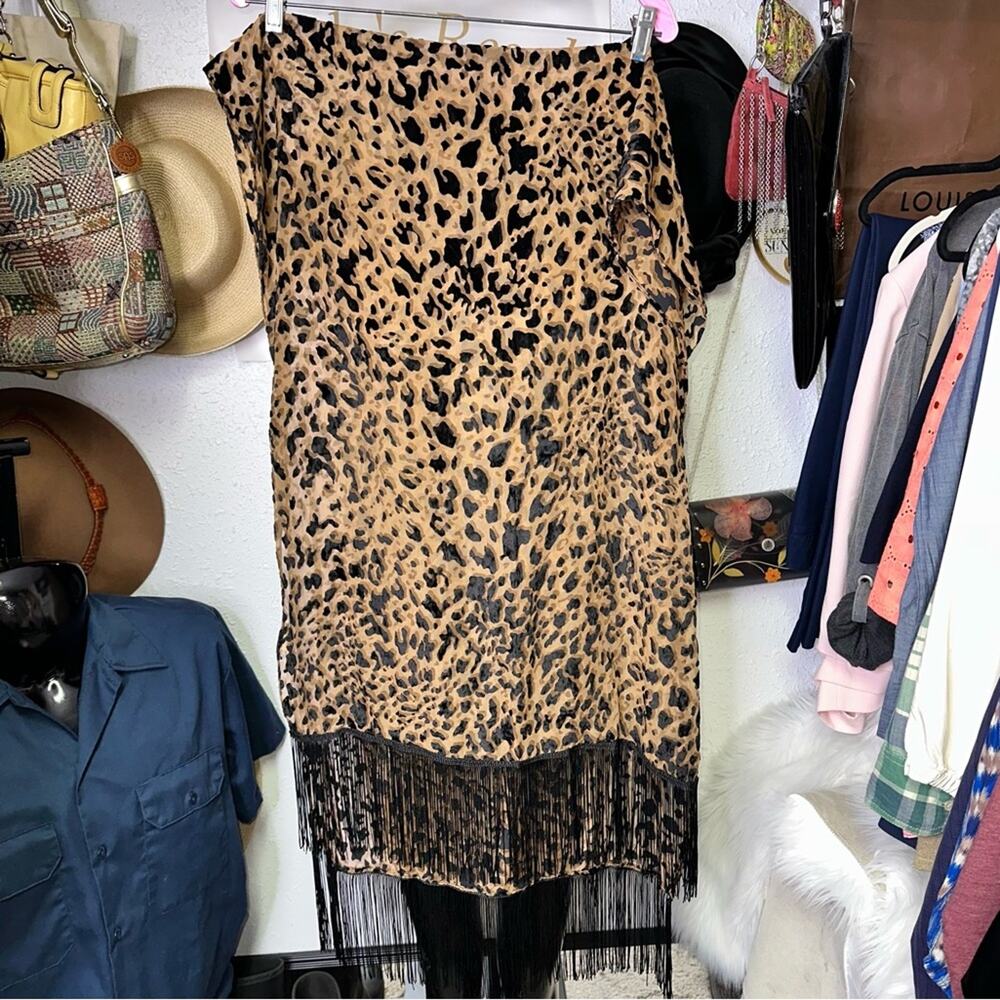 CLEARANCE SALE!!! 1819. Pretty Persuasions Leopard Print Scarf with Fringe